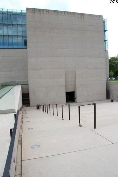 Entrance to Museum Ägyptischer Kunst (Museum of Egyptian Art) modeled after entrance to Egyptian tomb (2013) (Gabelsbergerstr. 35). Munich, Germany. Architect: Peter Böhm.