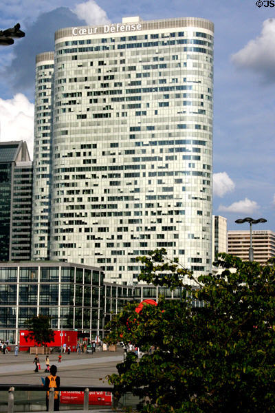 Cur Défense (2001) building at La Défense. Paris, France. Architect: Jean-Paul Viguier.