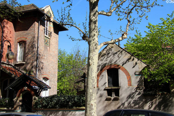 Villa Jassedé (1893) (41 rue Chardon Lagach). Paris, France. Architect: Hector Guimard.