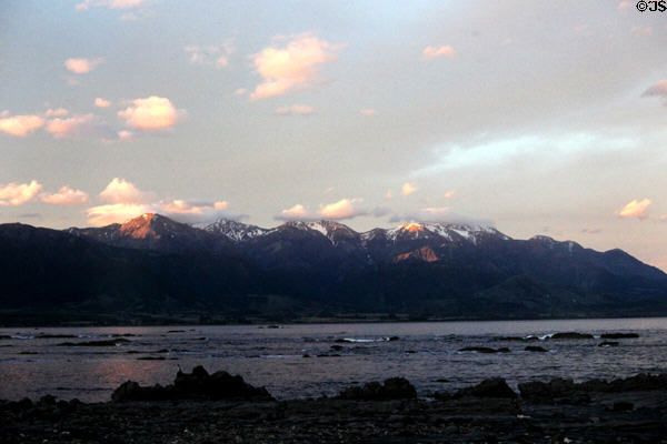 Dusk over the mountains in Kaikoura. New Zealand.