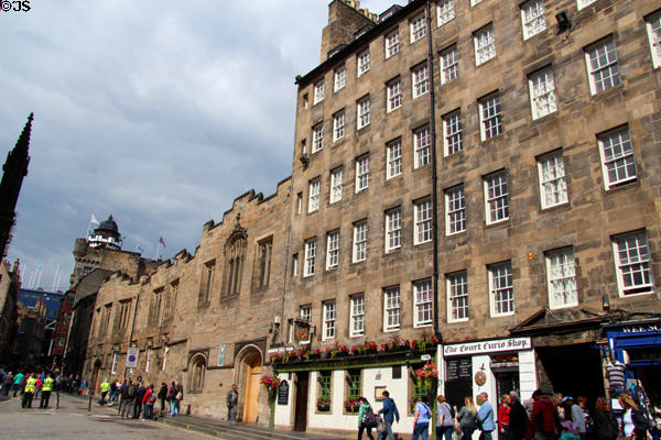 Royal Mile approaching gates to Edinburgh Castle with Church of Scotland General Assembly Hall in center. Edinburgh, Scotland.