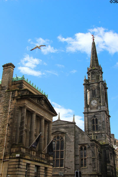 Inn on the Mile (former as the British Linen Bank) (1923) & Tron Kirk (Royal Mile Market). Edinburgh, Scotland.