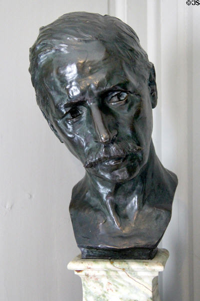 Sculpted head of John Henry Lorimer by Percy Portsmouth at Kellie Castle. Pittenweem, Scotland.