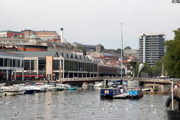 Pero's pedestrian bridge (1999), which spans Bristol Harbour, named after an enslaved African, Pero Jones, who lived in Bristol. Bristol, England.