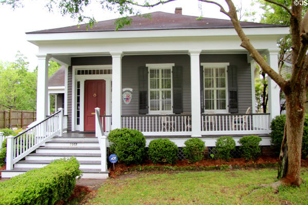 Heritage cottage in Oakleigh neighborhood. Mobile, AL.