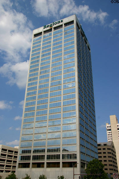 Regions Center (1975) (400 West Capitol Ave.) (30 floors). Little Rock, AR. Architect: Wittenberg, Delony & Davidson Architects.