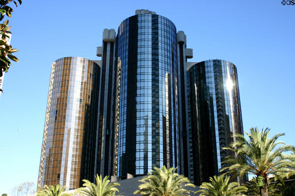 Bonaventure Hotel (1974-6) (5th & Figueroa Streets). Los Angeles, CA. Architect: John Portman & Assoc..