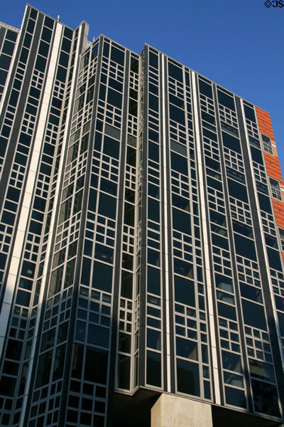 Gonda (Goldschmeid) Neuroscience & Genetics Research Center (1998) (695 Charles E. Young Dr.). Los Angeles, CA. Architect: Lee, Burkhart, Liu.