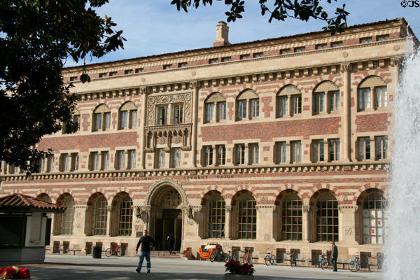 Gwynn Wilson Student Union Building (1927) (3601 Trousdale Pkwy.) at USC. Los Angeles, CA. Architect: John Parkinson & Donald B. Parkinson.