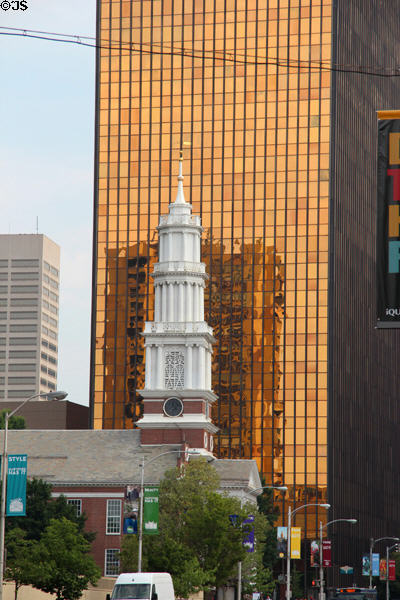 Center Congregational Church (1807) (Main St.) against Gold Building (1975) by Neuhaus & Taylor. Hartford, CT.