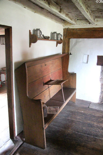Settle with shelf at Joshua Hempstead House. New London, CT.