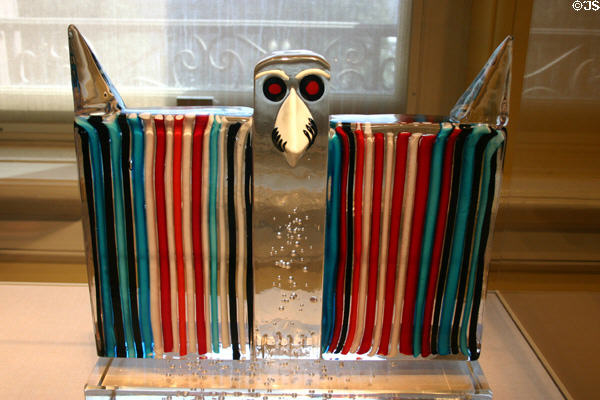 Big Bad Bird (1995) glass whimsy by Robert Wilson in Renwick Museum. Washington, DC.
