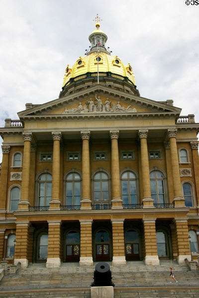 Central portico of Iowa State Capitol. Des Moines, IA.