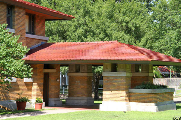 Carriage entrance of Allen-Lambe House. Wichita, KS.