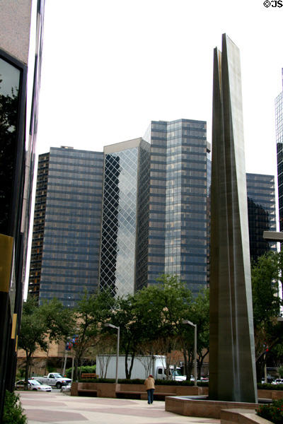 Hyatt Regency New Orleans (1976) (27 floors). New Orleans, LA. Architect: Welton Becket & Assoc..