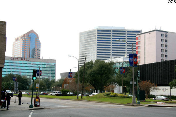 1450 Poydras (1989) (26 floors) by Hellmuth, Obata & Kassabaum, Perez Ernst & Farnet, APC, Architects & Engineers, Hewitt-Washington & Assoc. Architects over City Hall & Loyola Ave. New Orleans, LA.