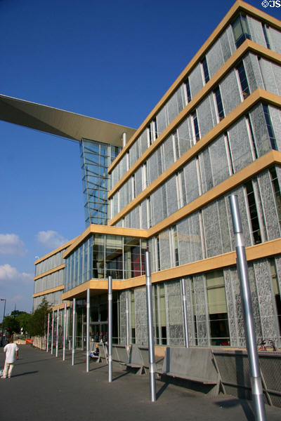 Minneapolis Central Library (2006) (300 Nicollet Mall) (5 floors). Minneapolis, MN. Architect: Cesar Pelli + Architectural Alliance.