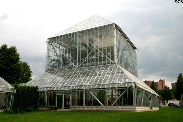 Glass house in Minneapolis Sculpture Garden. Minneapolis, MN.