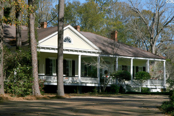 Glenburnie planter's residence (c1833) (551 John R. Junkin Dr.). Natchez, MS. On National Register.