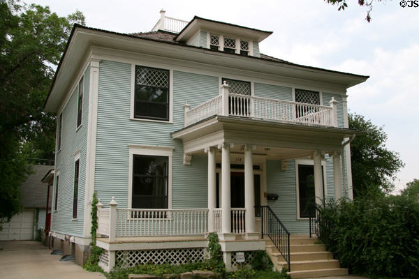 House at 118 Clark Ave. in Moss Mansion heritage district. Billings, MT. Style: Prairie Square.
