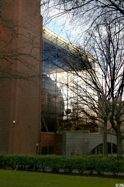 Rose Center for Earth & Space (2000) at American Museum of Natural History. New York, NY. Architect: James Stewart Polshek.
