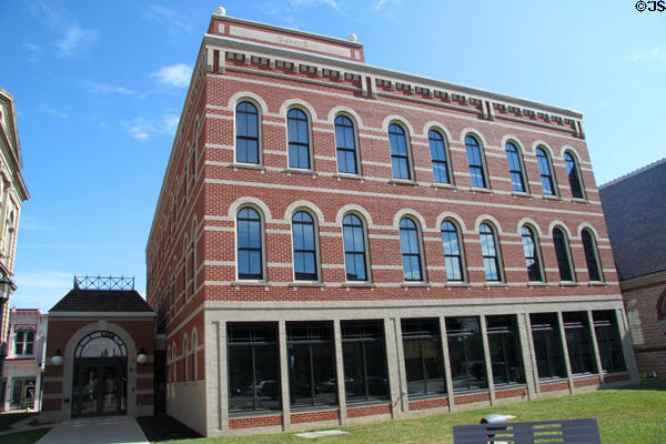 Government building (2002) behind Seneca County Courthouse. Tiffin, OH.