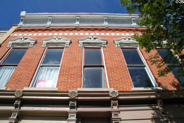 Italianate commercial building (c1900) (66 S. Washington St.). Tiffin, OH.