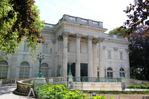 Curved driveway leading to Marble House. Newport, RI.