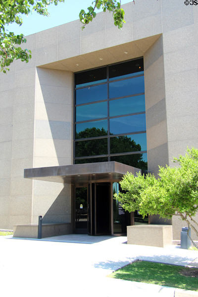 Side entrance of Amon Carter Museum of American Art. Fort Worth, TX.