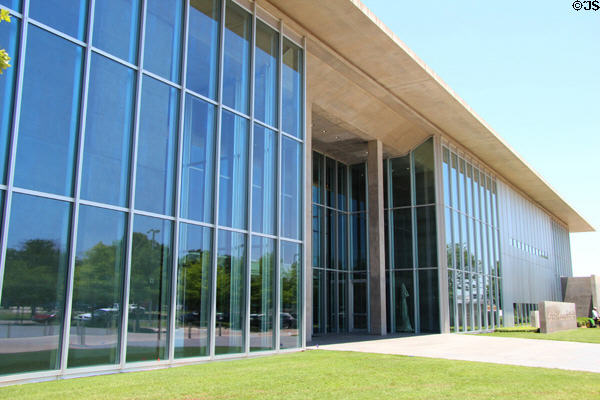 Modern Art Museum of Fort Worth (2002). Fort Worth, TX. Architect: Tadao Ando.