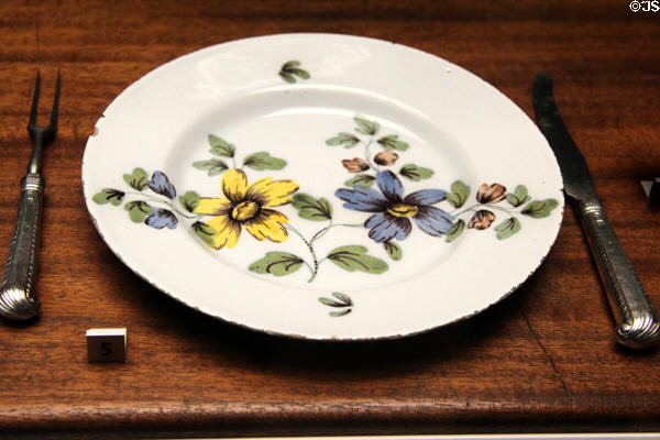 Tin-glazed earthenware plate (Fazackerley style) (c1760) from Liverpool at Walker Art Gallery. Liverpool, England.